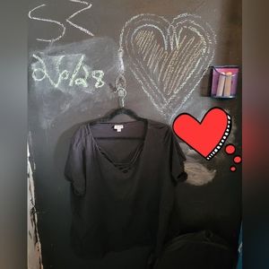 26/28w Black short sleeve shirt criss cross front